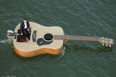 guitare-bateau2.jpg