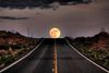 LA-LUNE-AU-BOUT-DE-LA-ROUTE.jpg