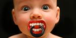 bebe-tetine-vampire.jpg