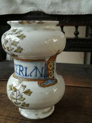 albarello1.jpg2.jpg3.jpg