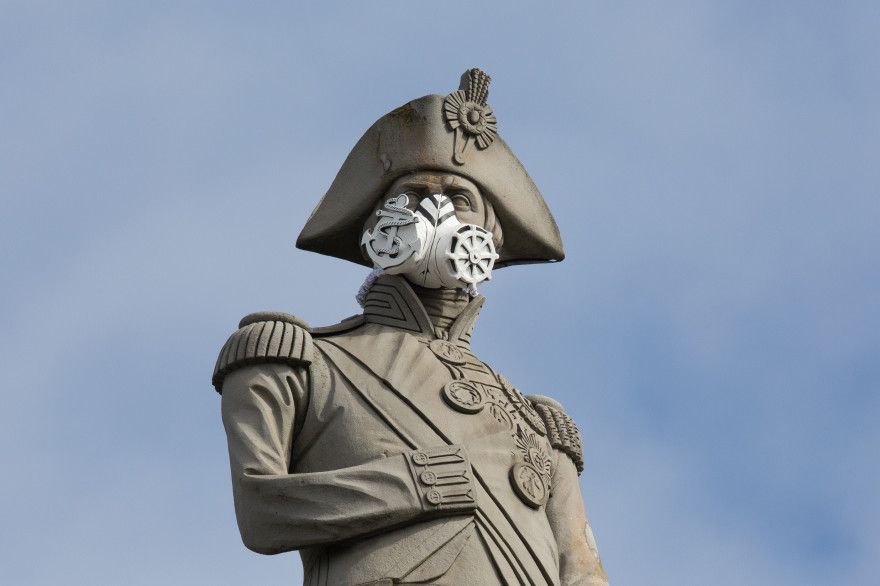 1150157-la-statue-du-lord-nelson-situee-en-haut-de-la-colonne-nelson-au-trafalgar-square-londres.jpg