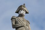 1150157-la-statue-du-lord-nelson-situee-en-haut-de-la-colonne-nelson-au-trafalgar-square-londres.jpg
